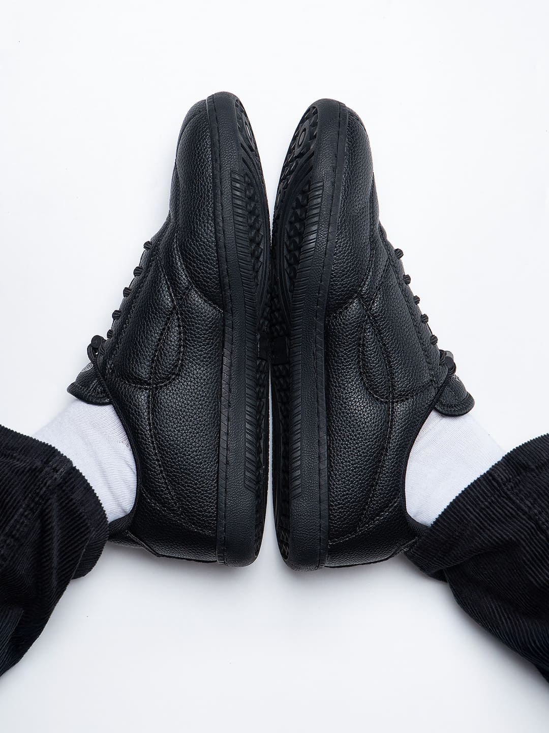 sneakers for men low top