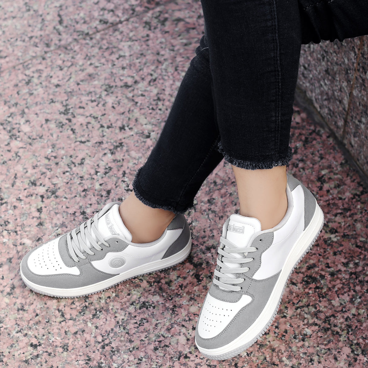 20 Best White Sneakers for Women 2022 - Classic Leather Shoes