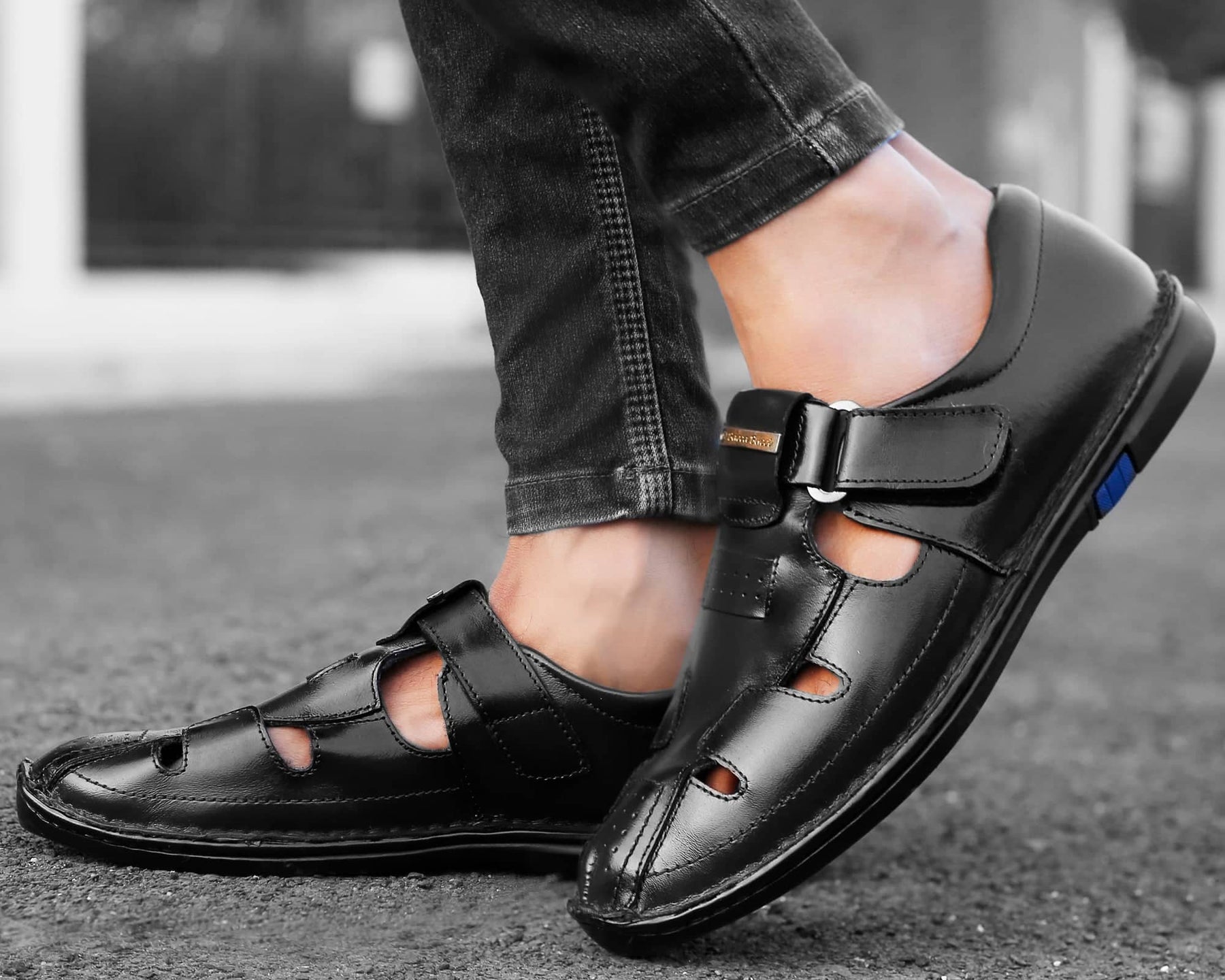 Handmade in Italy mens sandals in dark brown leather | The leather craftsmen